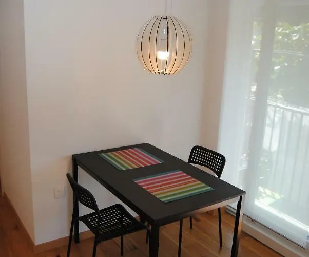 With Free Parking شقة