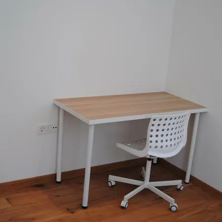 Apartment With Free Parking *