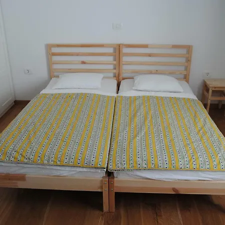 With Free Parking Apartment *